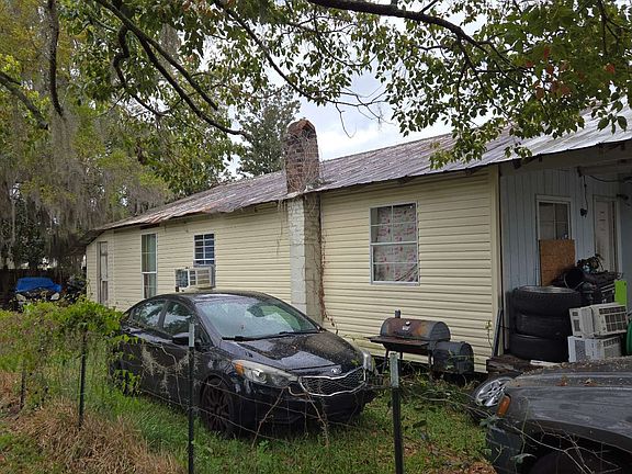 2nd image of 883 NE Maple Ln