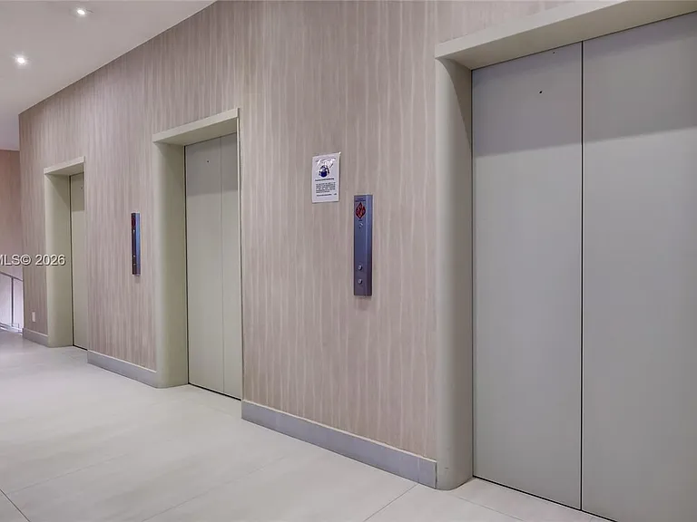 5401 Collins Ave #1126 — Photo 28