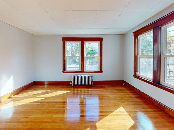 3rd image of 897 Canterbury St