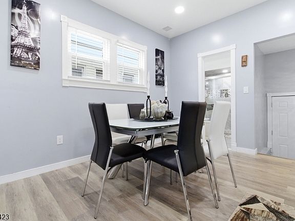 5th image of 346 Harding Ave