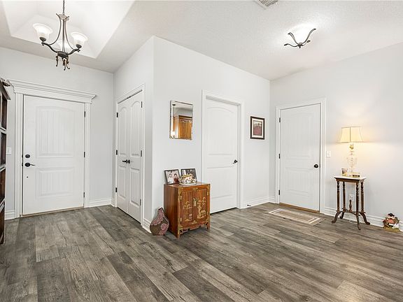 3rd image of 2253 Aspen