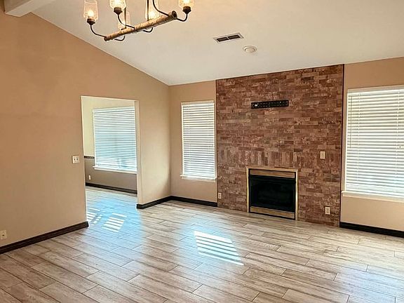 3rd image of 3726 Castle Rock Dr