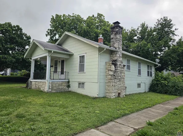229 W 15th Ave, Emporia, KS 66801