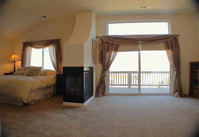 Master w/ Retreat & Balcony