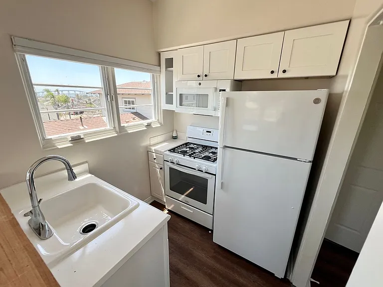 2401-15 G St — Photo 5