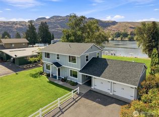 663 Riverside Dr, Pateros, WA 98846