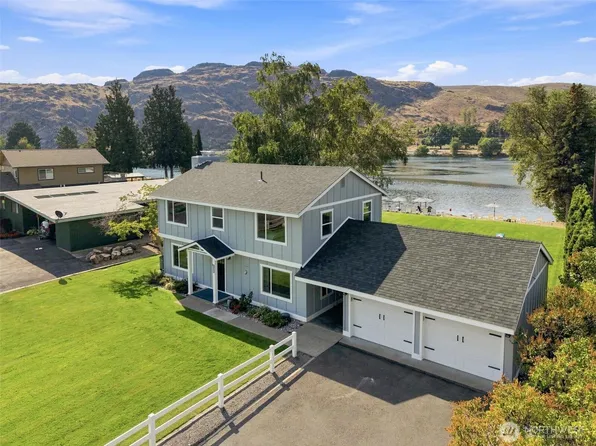 663 Riverside Drive, Pateros, WA 98846