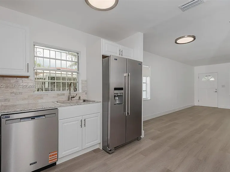 100 SW 58th Ave — Photo 2