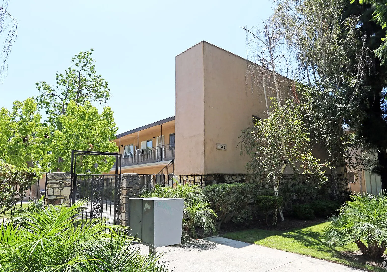 Stuart Apartments — Photo 4
