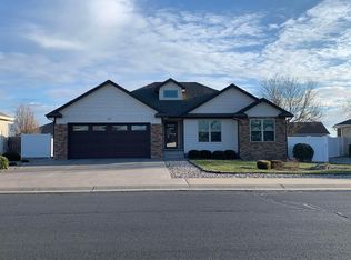 1412 Tallgrass Dr, Hays, KS 67601