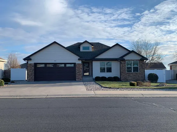 1412 Tallgrass Dr, Hays, KS 67601