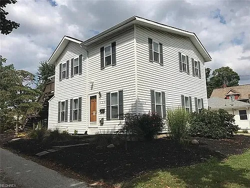 628 E Bowman St Photo 1