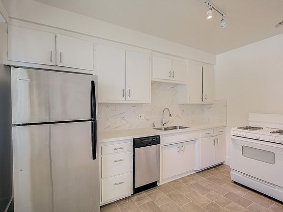 3rd image of 10584 Santa Monica Blvd APT 208
