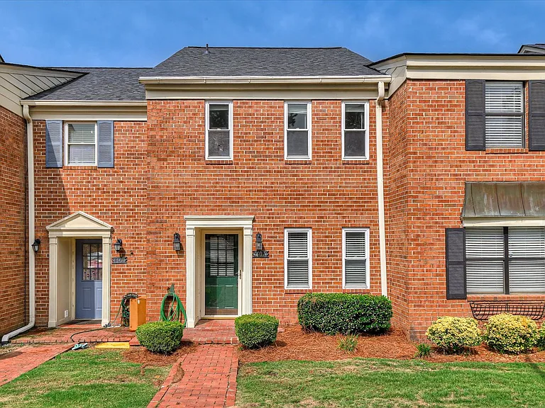 407 Folkstone Cir — Photo 2