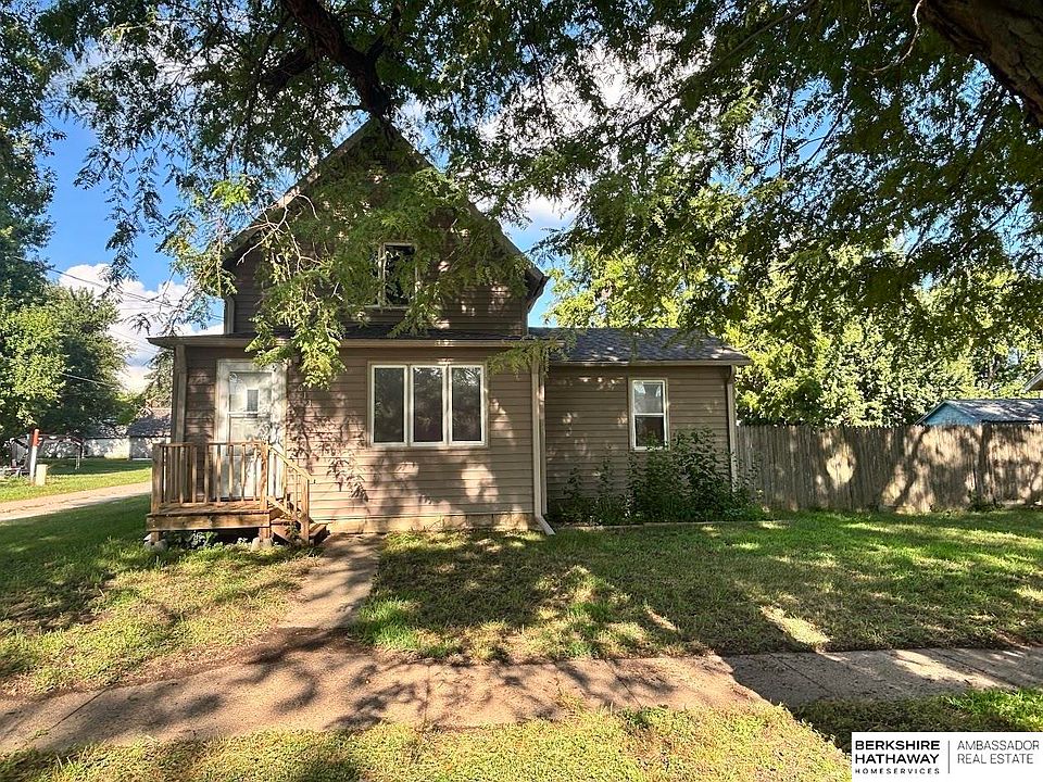 1st image of 613 S 12th St