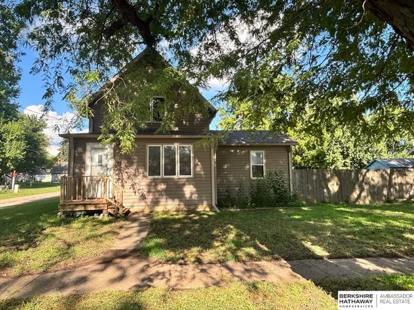 613 S 12th St, Tekamah, NE 68061
