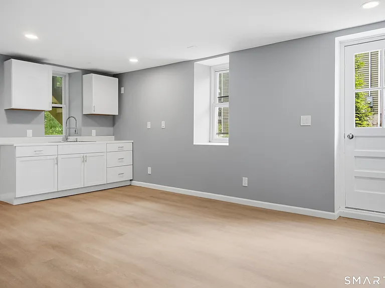 275 Riverview Ave — Photo 33