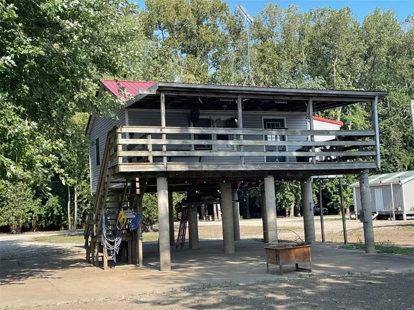 348 N River Rd, Elsberry, MO 63343
