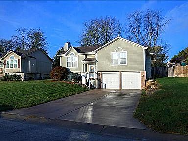 2nd image of 312 NE Topaz Dr