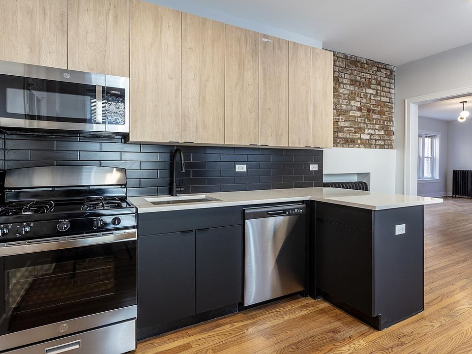 1st image of 4011 N Lowell Ave APT 3E