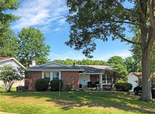 673 Walnut Point Ct, Ballwin, MO 63021