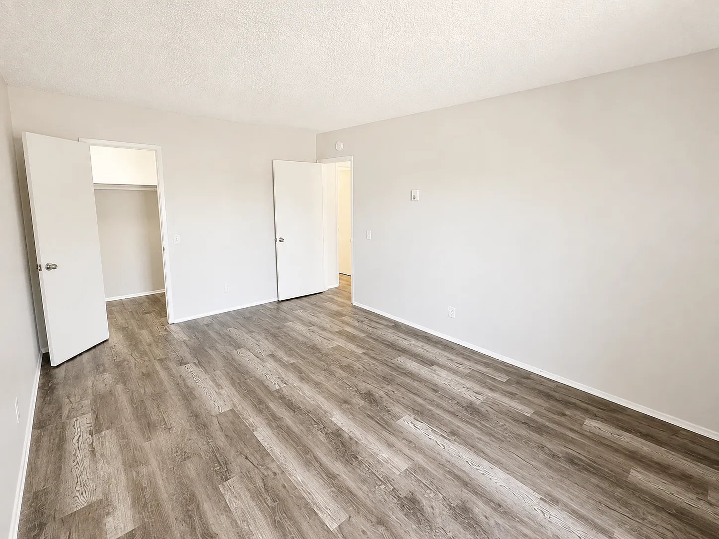 2 bed, 800 sqft, $1,980 — Photo 4