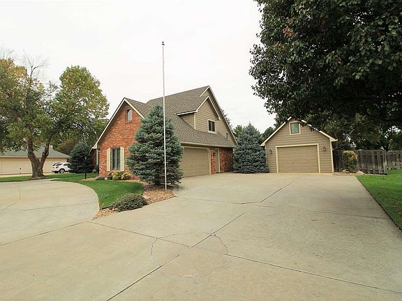 3rd image of 106 Road Runner Ln