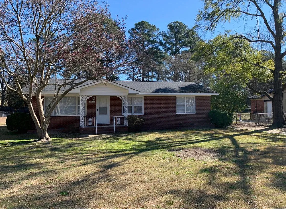 3 bed, 1104 sqft, $1,395 — Photo 1