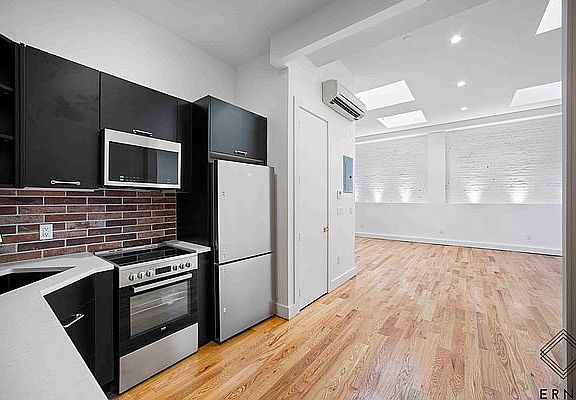 2nd image of 99 Varet St #1G