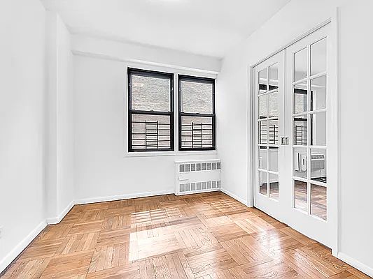 5th image of 220 E 54th St APT 6J