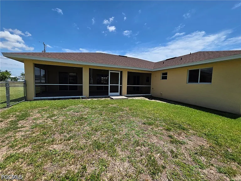 4614 SW 9th Pl — Photo 33