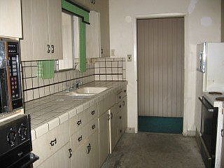 4th image of 51 Poinsettia Ave