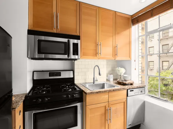 353 West 56th Street image 4 of 14