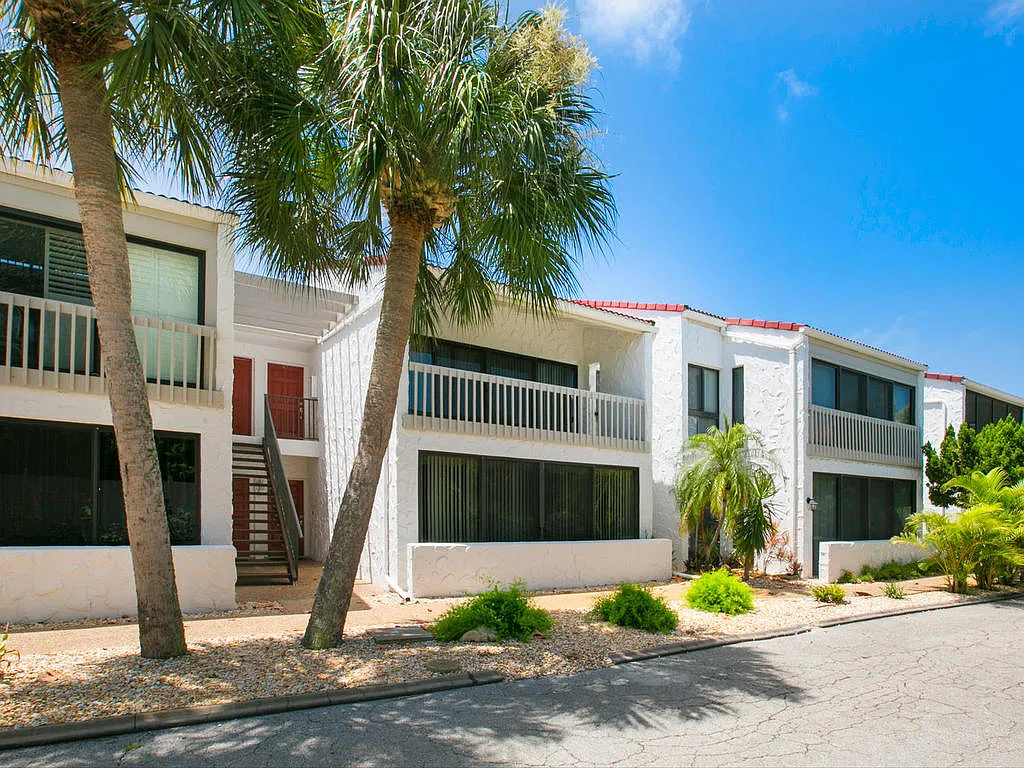 2 bed, 1400 sqft, $6,000 — Photo 2