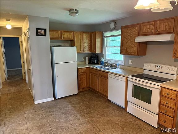 4th image of 981 Westridge Dr