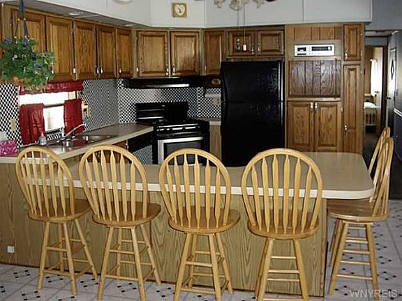 4th image of 14 Marseille Ave