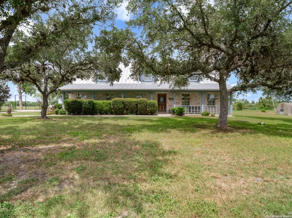 210 Tolle Rd, Cibolo, TX 78108
