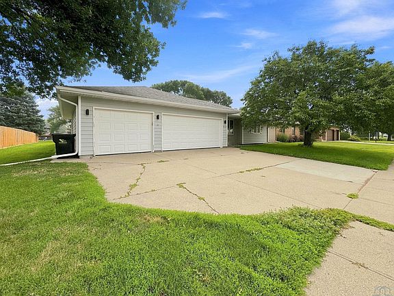 2nd image of 112 Settler Dr
