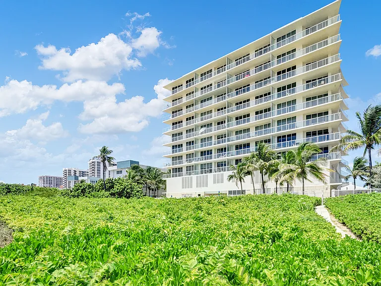 704 N Ocean Blvd — Photo 39