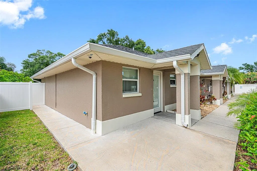 2 bed, 1.0 bath, 800 sqft, $1,800 — Photo 2