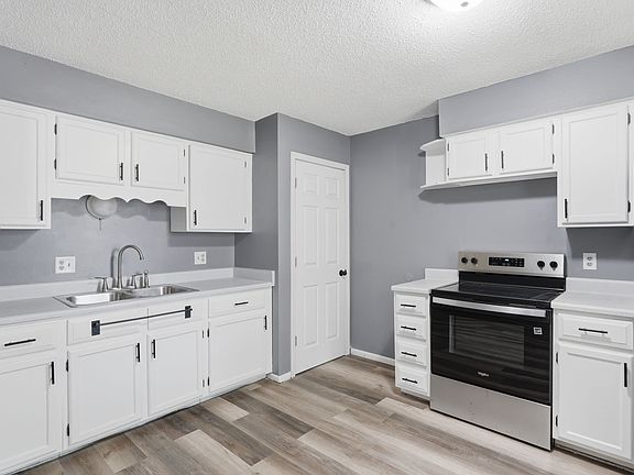 5th image of 121 E Watrous Ave