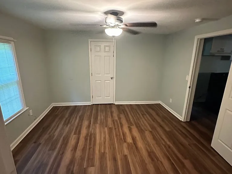 214 Walter St — Photo 13