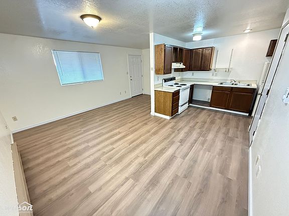 4th image of 201-203 Oak St #5