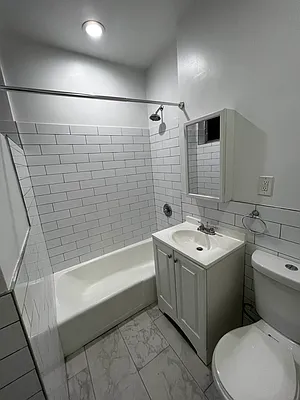 Rented by Salon Realty Corp | media 9