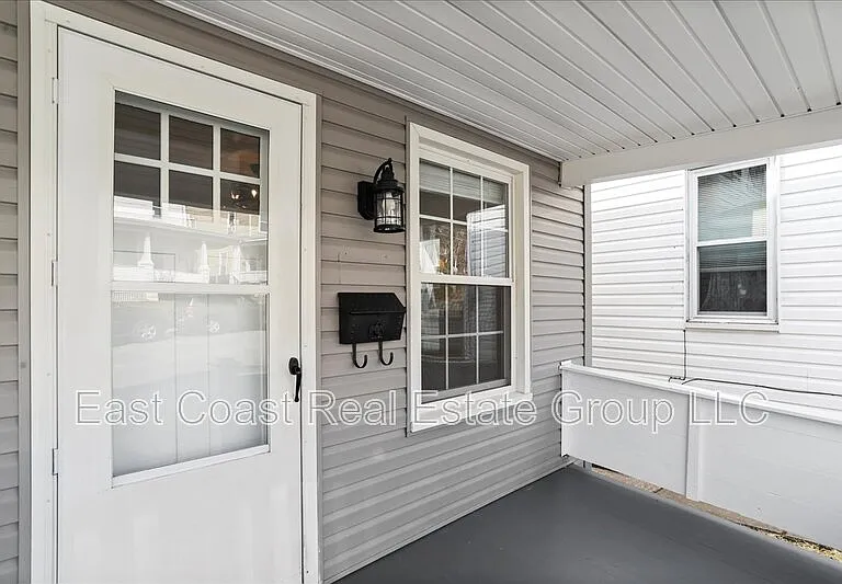 16 Woods Ln — Photo 3
