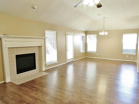 3rd image of 5207 Bay Pines Dr