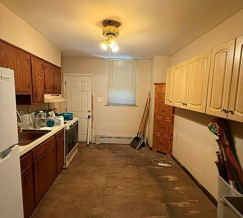 2nd image of 900 Annin St