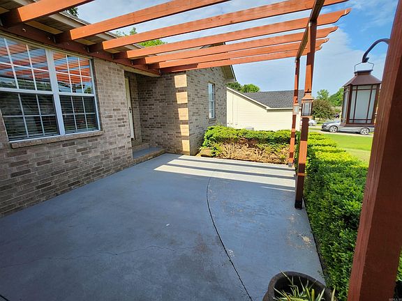 4th image of 9 Shamsie Dr