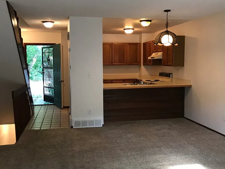 1513 Seneca Cir — Photo 3