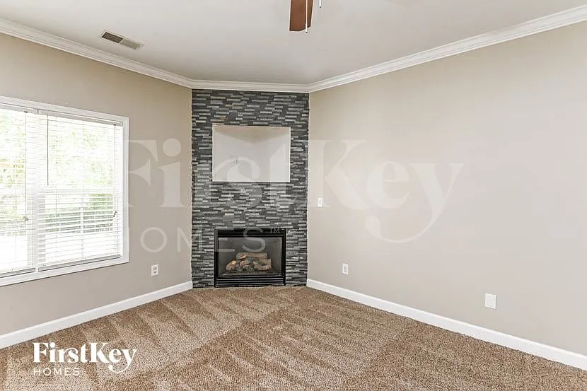4 bed, 2.5 bath, 2532 sqft, $2,755 — Photo 3